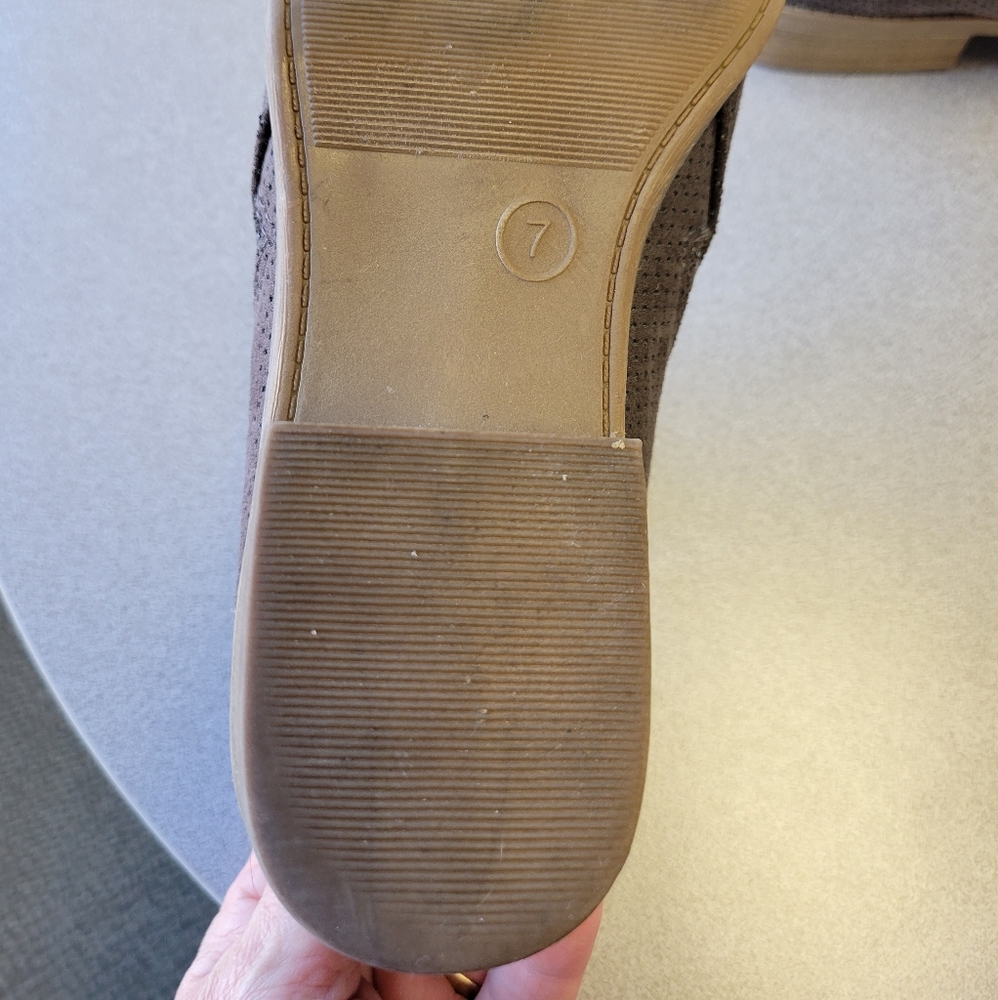 Universal Thread Booties - size 7 - Picture 4 of 4